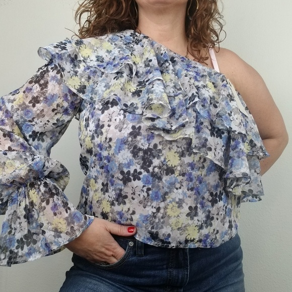 Lucky Brand Tops - NWT Lucky Brand top ONE SLEEVE ruffle bell Medium